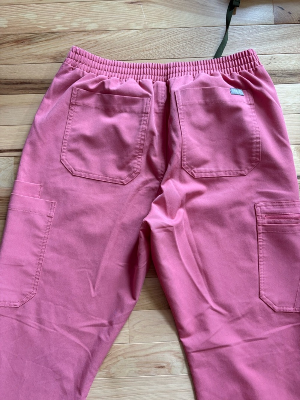 Figs Limited Edition “Beat the Pink” Kade Scrub pants size medium New - Picture 6 of 7